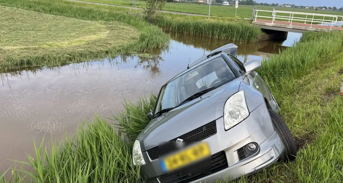 Auto raakt te water door technisch mankement - Foto 1