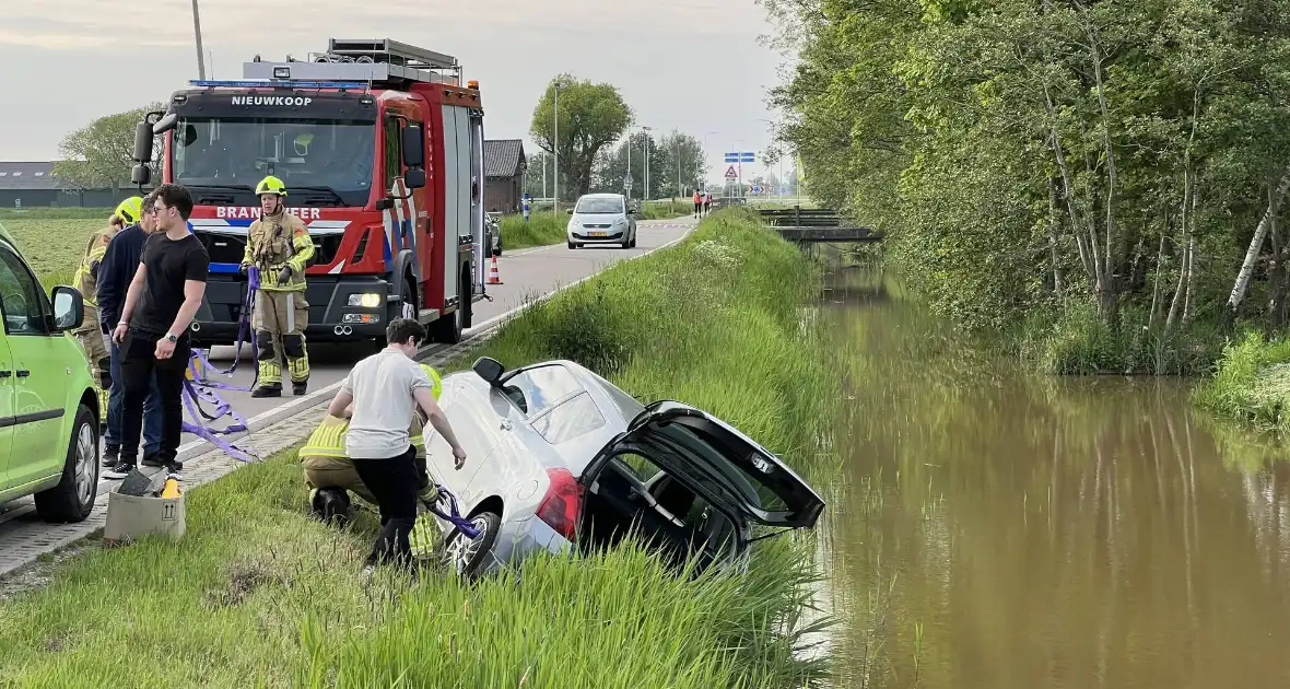 Auto raakt te water door technisch mankement - Foto 3