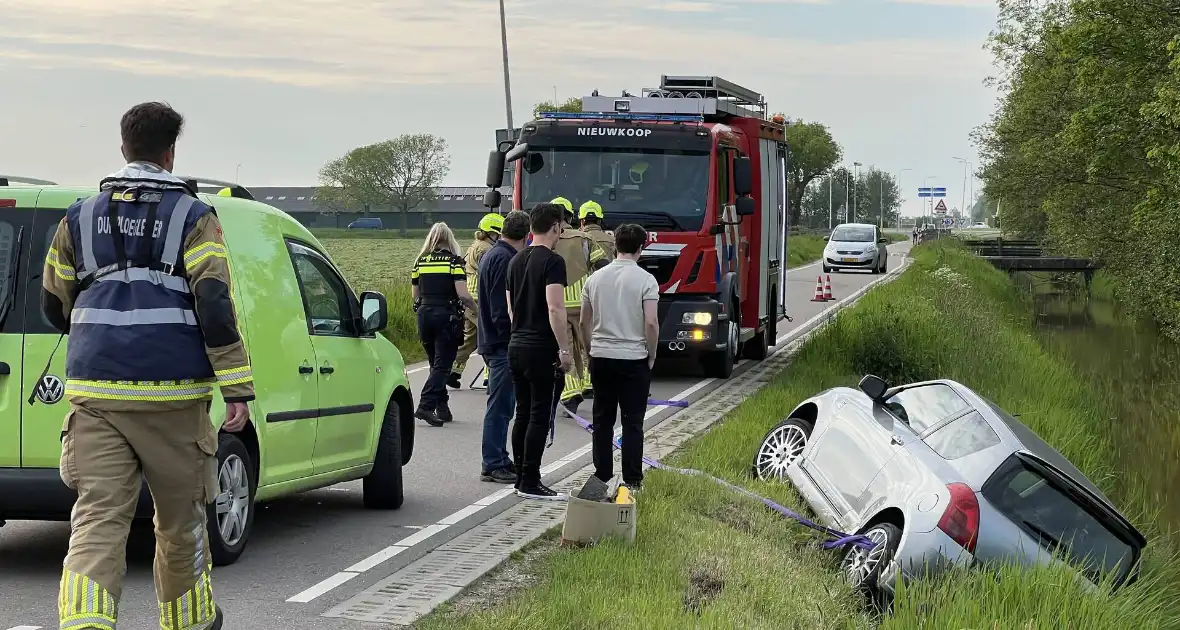 Auto raakt te water door technisch mankement - Foto 4