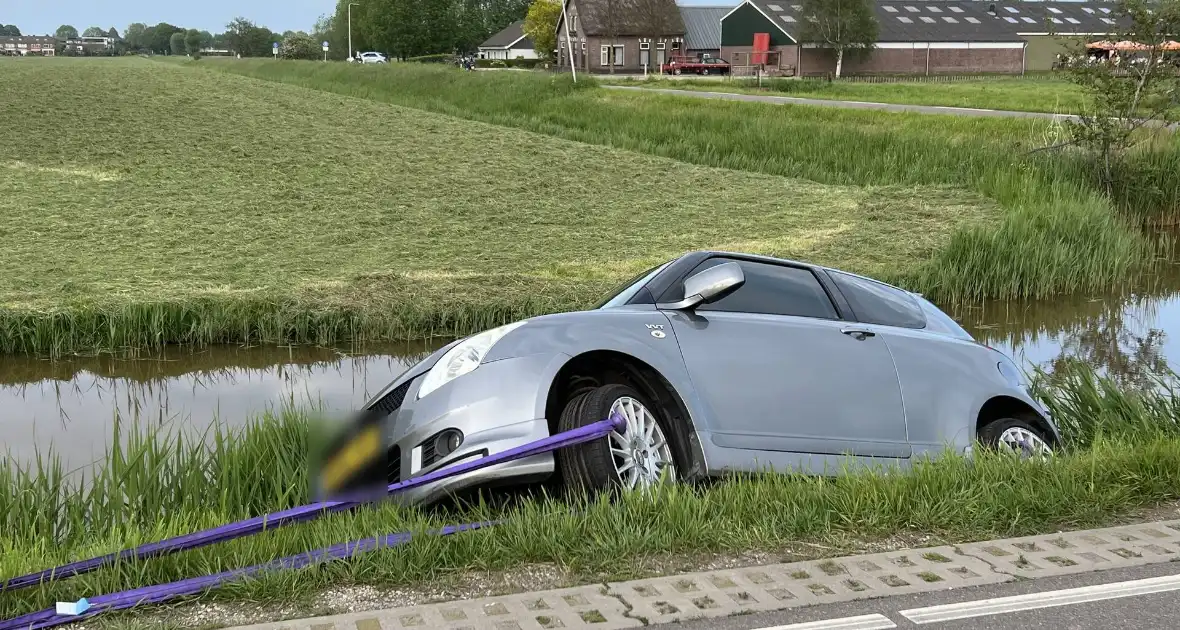 Auto raakt te water door technisch mankement - Foto 6