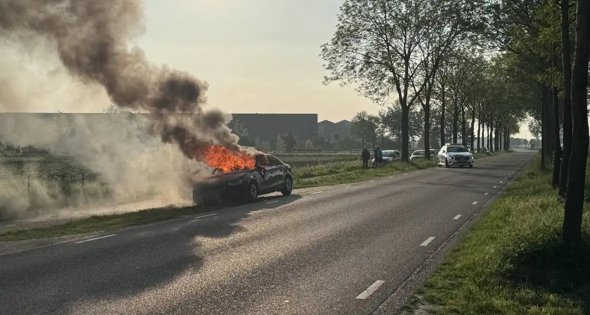 Auto verwoest door brand tijdens rit - Foto 2
