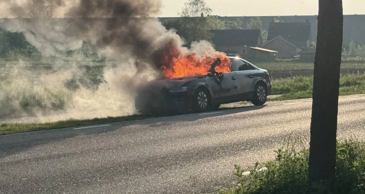 Auto verwoest door brand tijdens rit - Foto 3