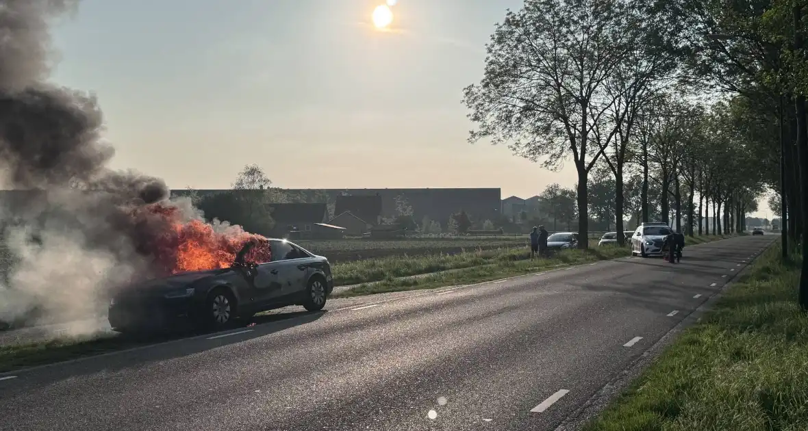 Auto verwoest door brand tijdens rit - Foto 4