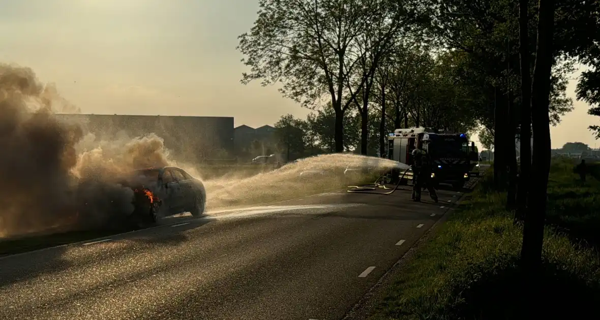 Auto verwoest door brand tijdens rit - Foto 8