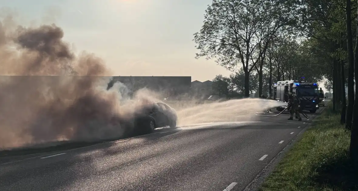 Auto verwoest door brand tijdens rit - Foto 9