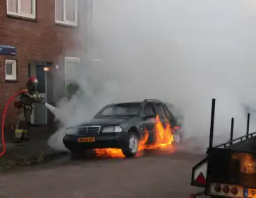 Personenauto gaat in vlammen op