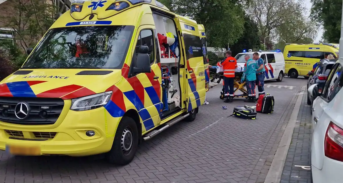 Vrouw met fiets ernstig gewond na val - Foto 1