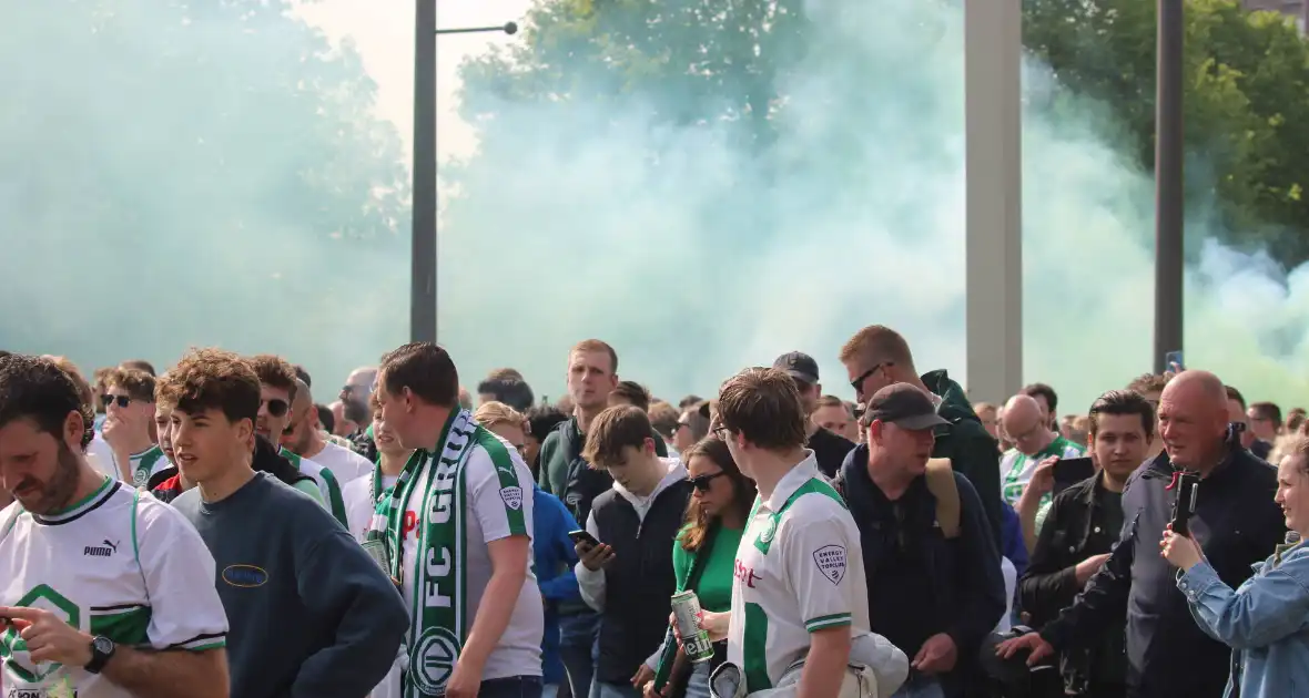 Supporters FC Groningen maken zich op voor 'de' wedstrijd - Foto 2