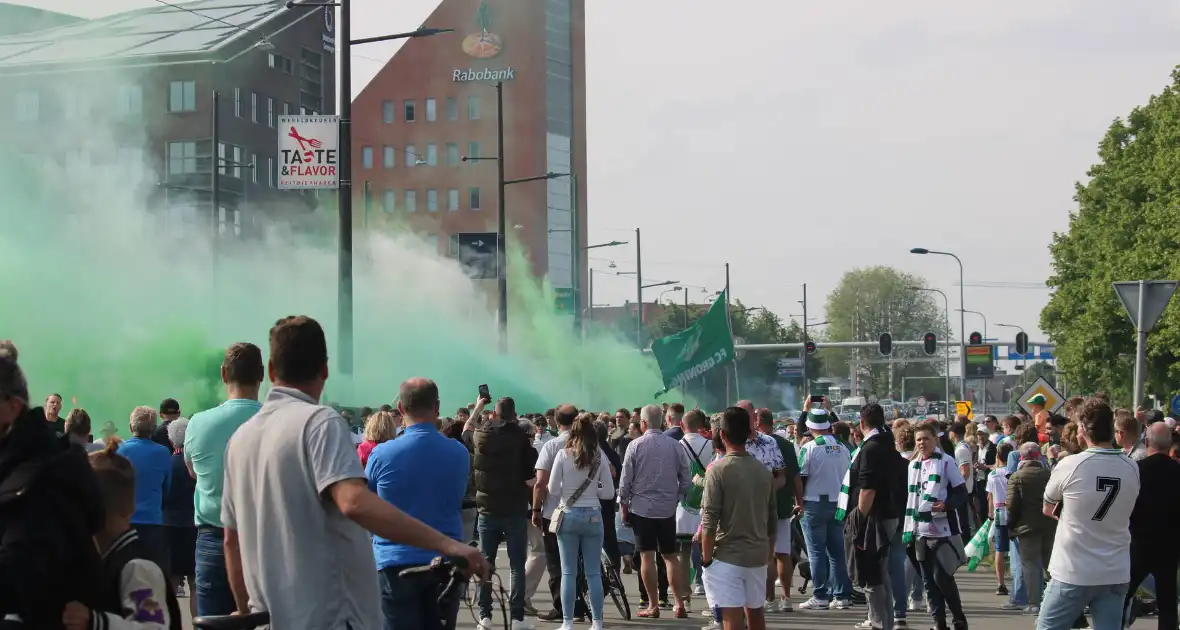 Supporters FC Groningen maken zich op voor 'de' wedstrijd - Foto 6