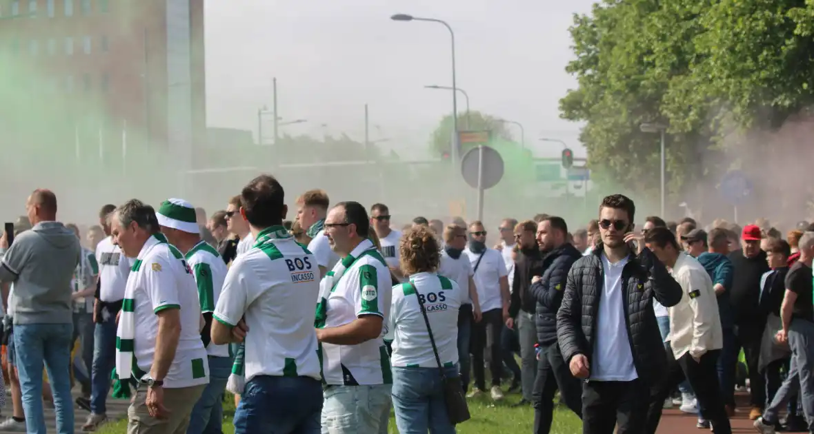 Supporters FC Groningen maken zich op voor 'de' wedstrijd - Foto 9