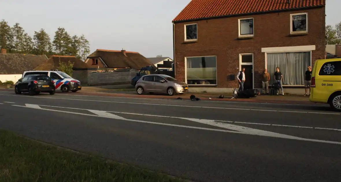 Scooterrijder gewond bij aanrijding met automobilist - Foto 1