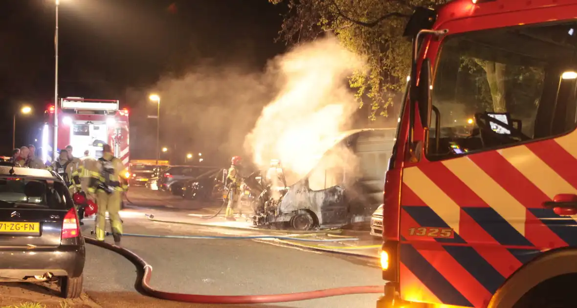Meerdere voertuigen verwoest door brand