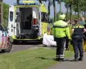 Scooterrijdster ernstig gewond bij botsing met auto