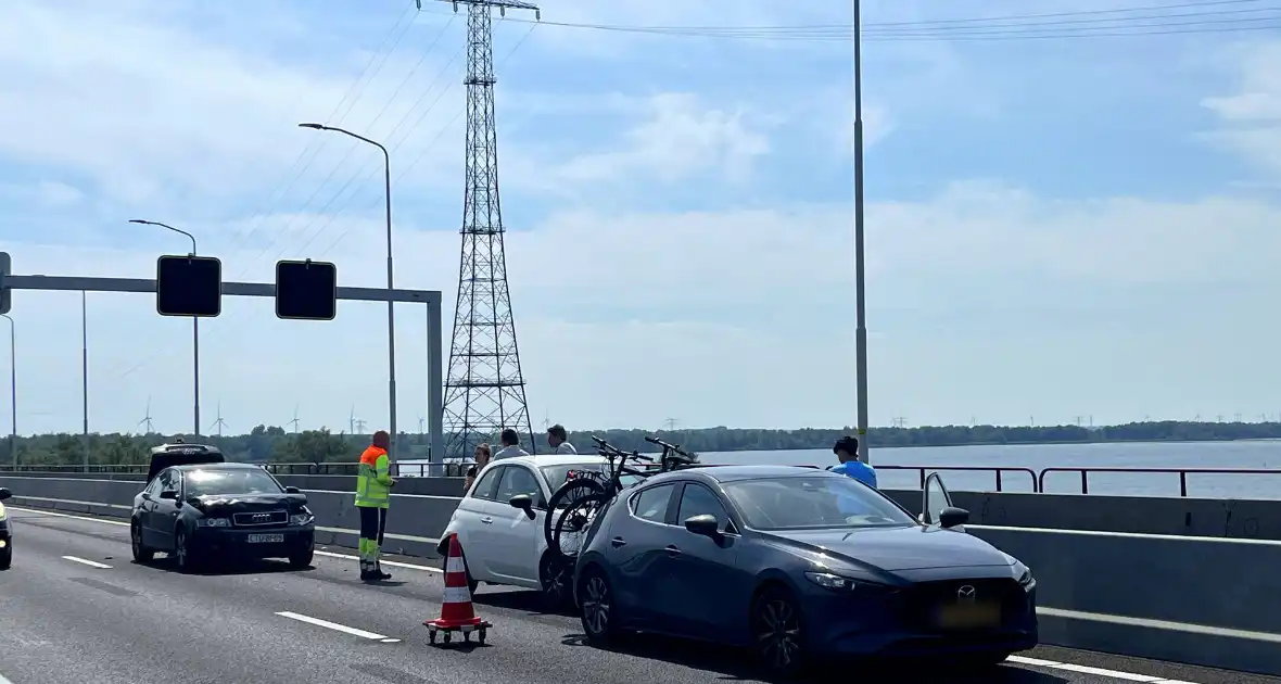 Kettingbotsing op Haringvlietbrug