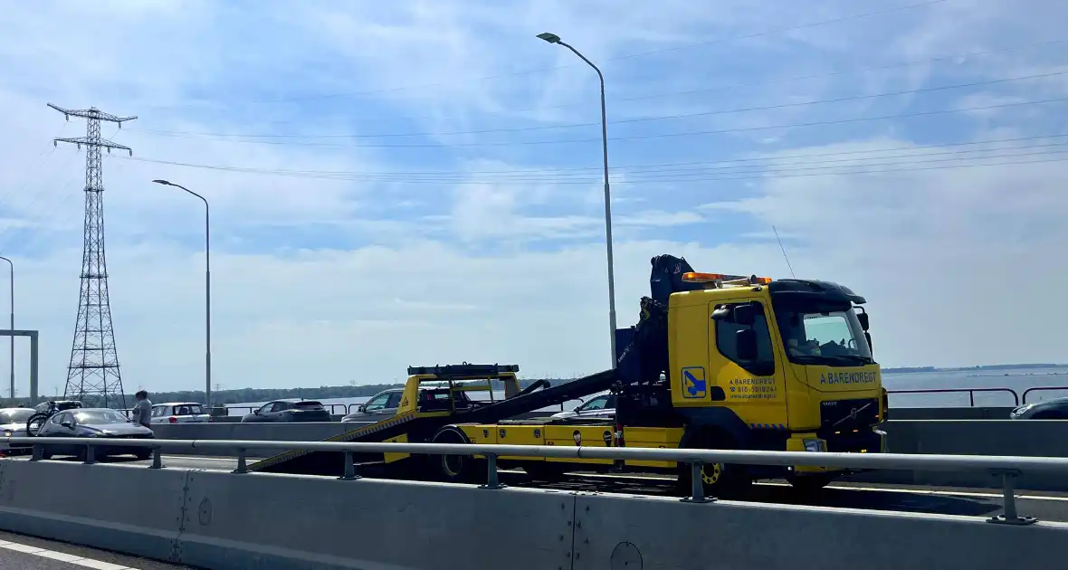 Kettingbotsing op Haringvlietbrug - Foto 2