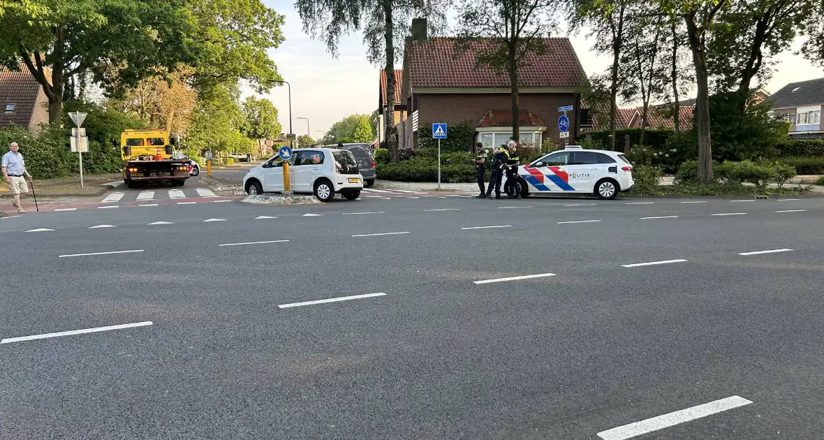 Auto vast op vluchtheuvel - Foto 1