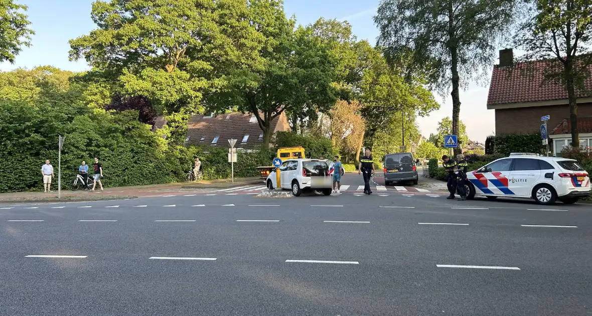 Auto vast op vluchtheuvel - Foto 2