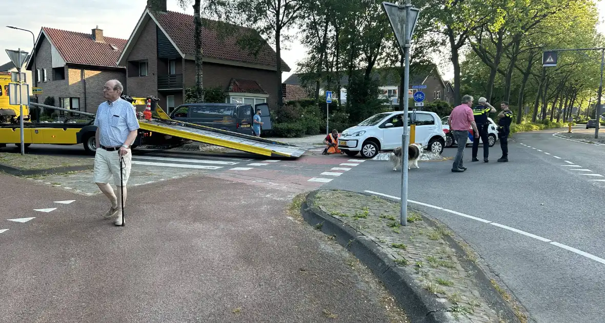 Auto vast op vluchtheuvel - Foto 3