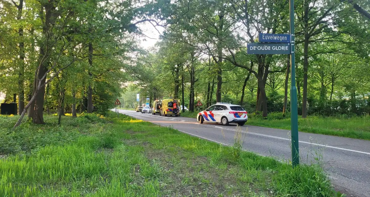 Fietser ernstig gewond bij botsing op fietspad - Foto 1