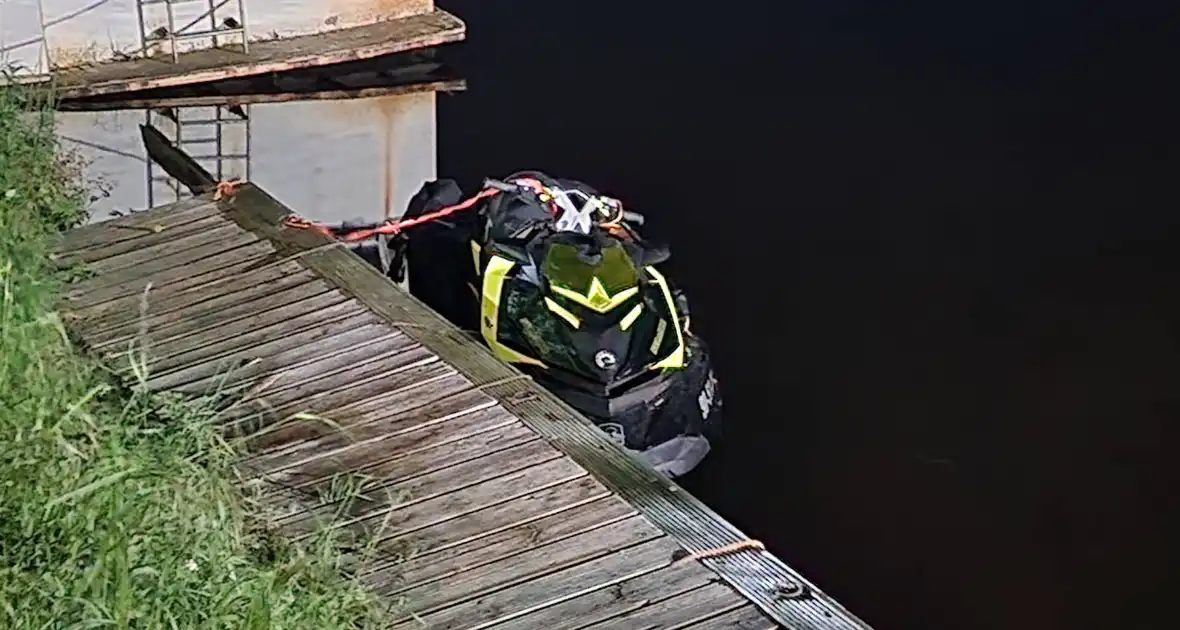 Opzittende waterscooter raakt zwaargewond - Foto 3