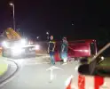 Automobilist belandt op zijkant