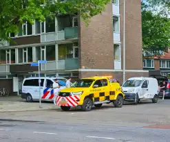 Busje zwaar beschadigd na botsing op kruising