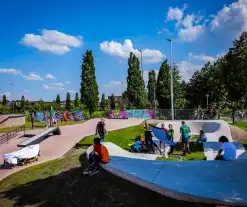 Kind zwaargewond na val op skatebaan