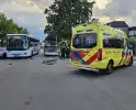 Fietser geschept door lijnbus op kruising