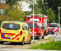 Meerdere mensen onwel in schoolgebouw hulpdiensten ingezet