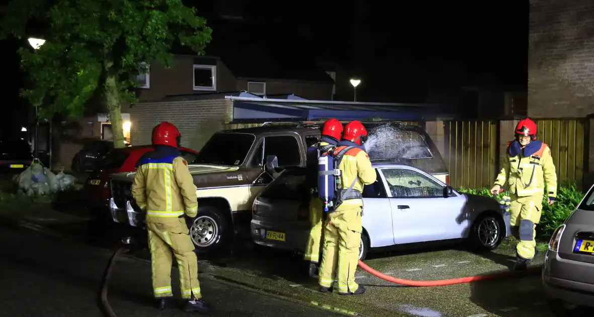 Flinke schade na brand in geparkeerde auto