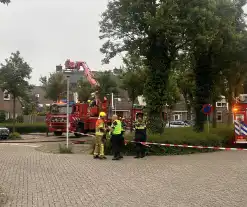 Brandweer blust uitslaande woningbrand