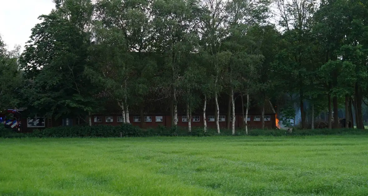 Meerdere brandhaarden rondom boerderij - Foto 3