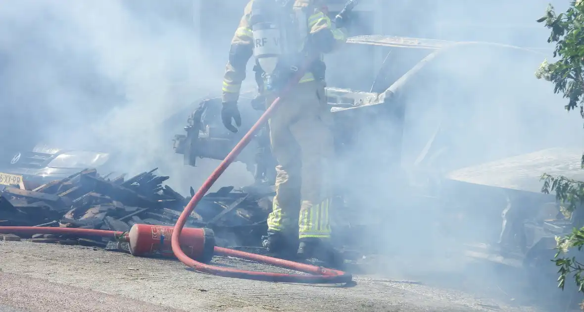 Twee voertuigen afgebrand tijdens werkzaamheden - Foto 14