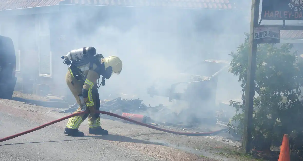 Twee voertuigen afgebrand tijdens werkzaamheden - Foto 15