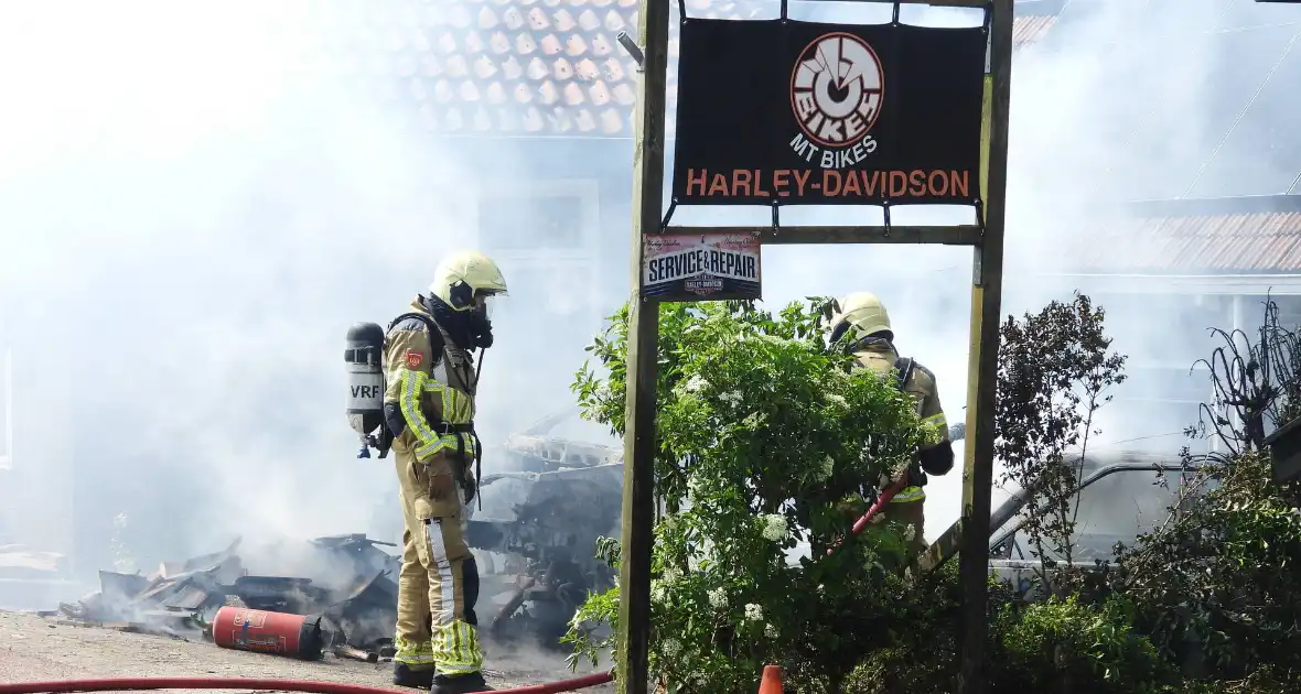 Twee voertuigen afgebrand tijdens werkzaamheden - Foto 18