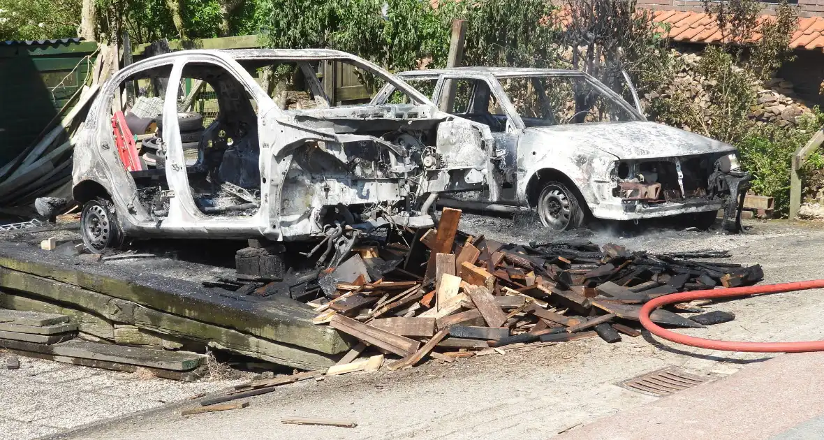 Twee voertuigen afgebrand tijdens werkzaamheden - Foto 3