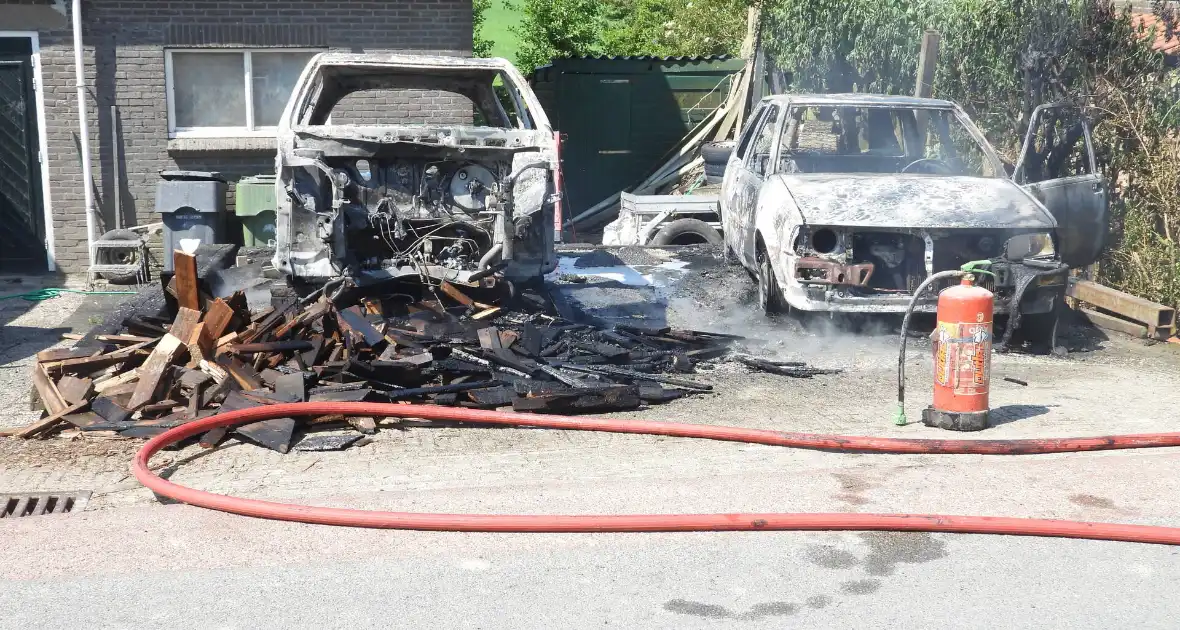 Twee voertuigen afgebrand tijdens werkzaamheden - Foto 6