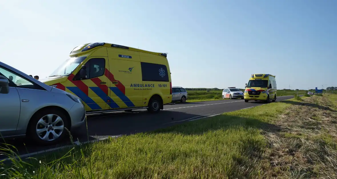 Fietser door auto geschept tijdens oversteek - Foto 2