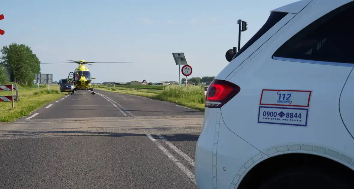 Fietser door auto geschept tijdens oversteek - Foto 5