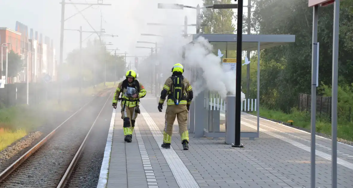 Flinke rookontwikkeling door brand op treinstation - Foto 13