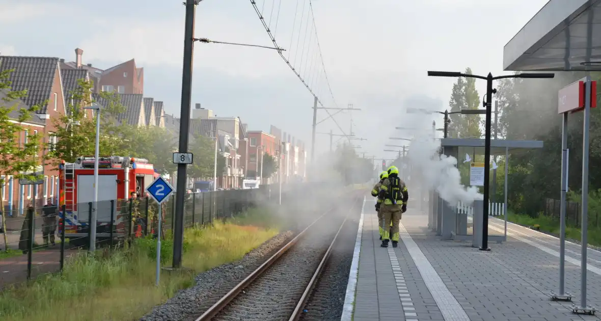 Flinke rookontwikkeling door brand op treinstation - Foto 14