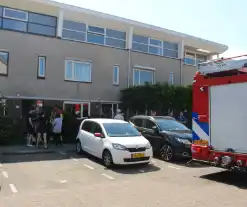 Verf afbranden gaat mis brandweer ingezet