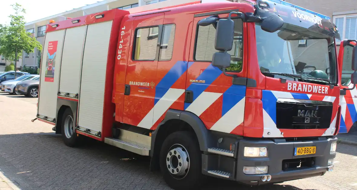 Verf afbranden gaat mis brandweer ingezet - Foto 2