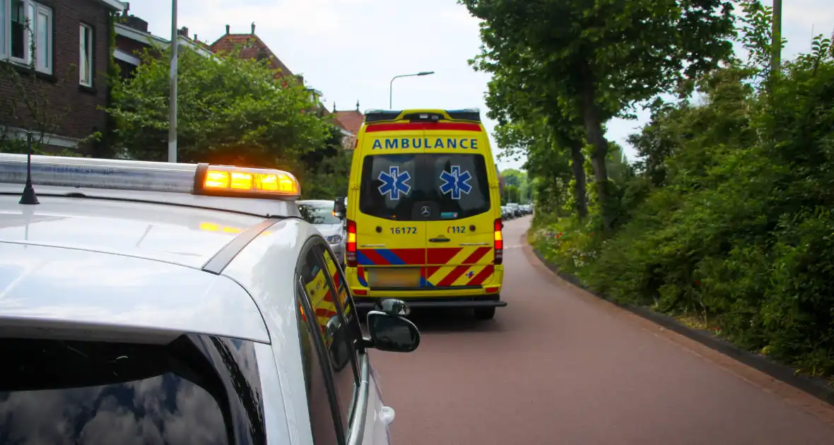 Wielrenner botst op fietsende kinderen - Foto 1