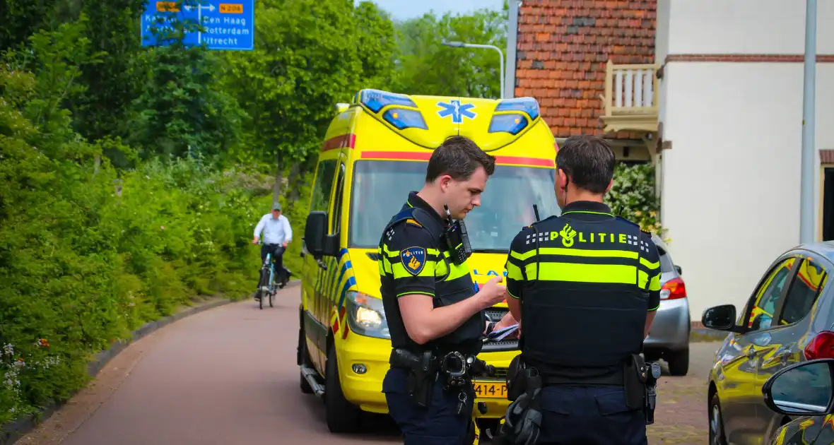 Wielrenner botst op fietsende kinderen - Foto 3