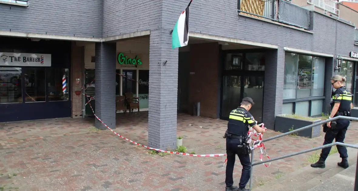 Politie doet onderzoek naar schietpartij bij restaurant - Foto 5