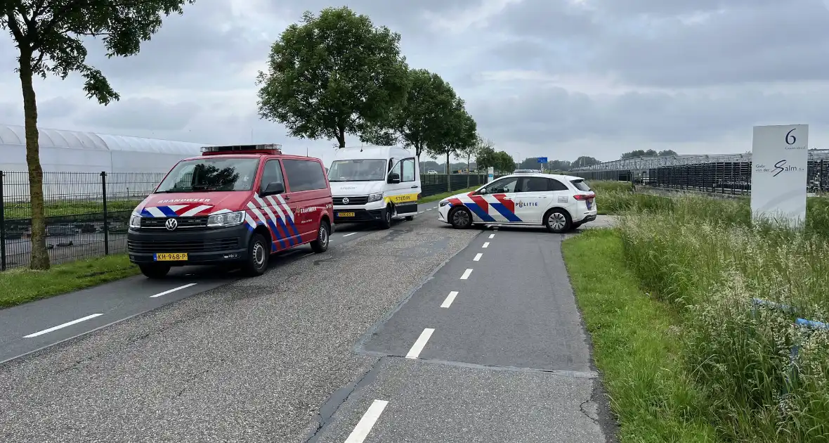 Wegwerkers veroorzaken gaslekkage in berm - Foto 1