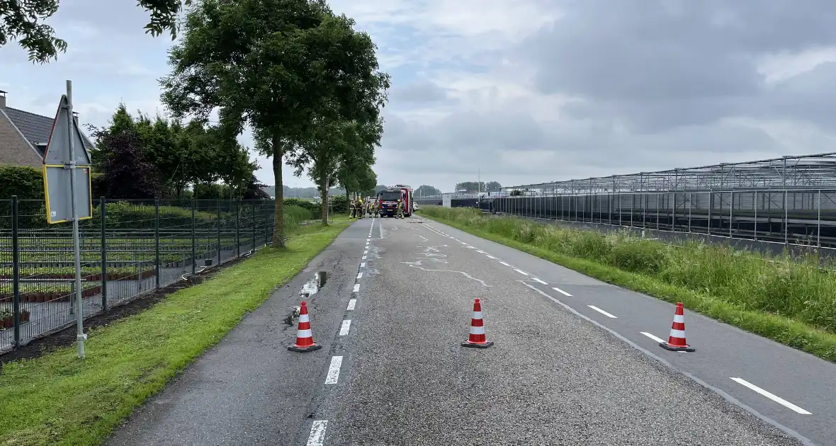 Wegwerkers veroorzaken gaslekkage in berm - Foto 3