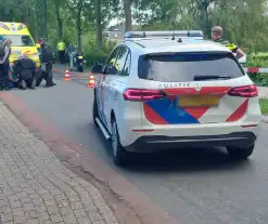 Motorrijdster gewond na val door botsing