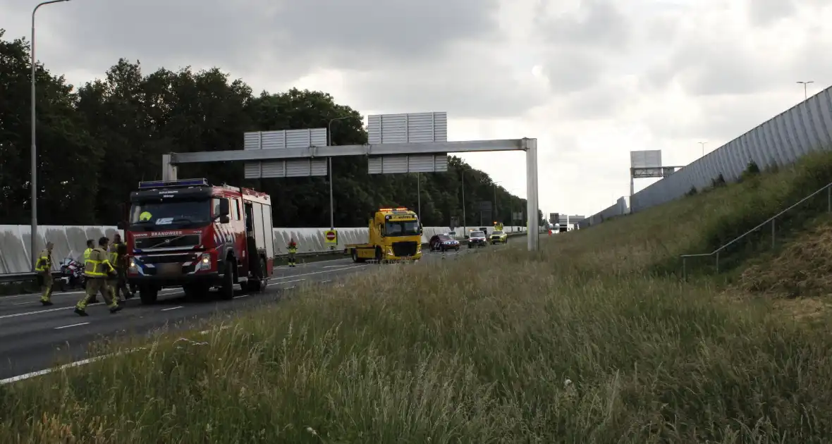 Meerdere gewonden na botsing tussen auto's op afrit - Foto 3